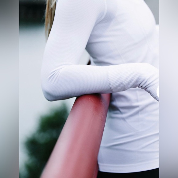 Lululemon Swiftly Tech Long Sleeve Crew
Heathered White, Sz 8 - Picture 7 of 13